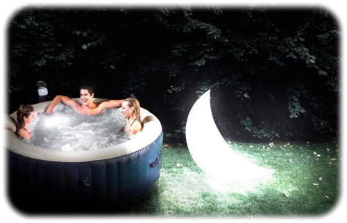 Lebegő felfújható medencelámpa Moon LED 135 x 89 x 43 cm INTEX 68693