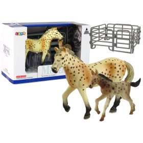   2 db-os lófigurás készlet Knabstrupper ló csikóval és tollal