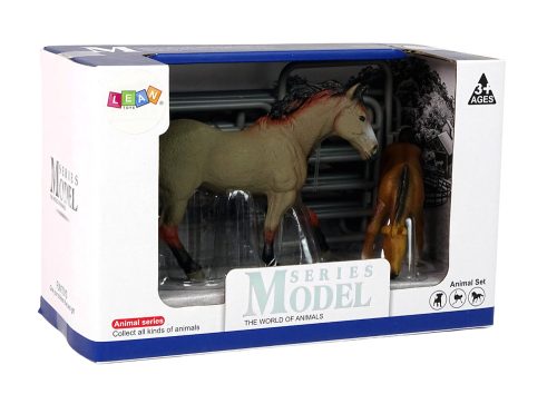 2 db figurából álló készlet Ló csikóval és tollal Bak lovak