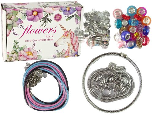 Karkötők, láncok és színes ékszergyöngyök készlete