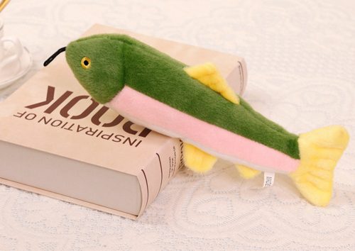 Plüss hal squeakerrel Színes kabalája 30cm