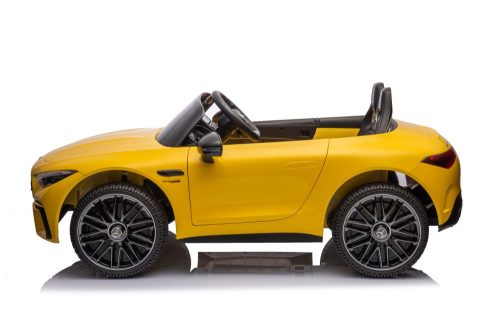 Mercedes AMG SL63 akkumulátoros autó, sárgára festve