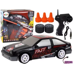   Távirányítós sportautó R/C 1:24 fekete cserélhető kerekek