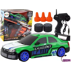   Távirányítós sportautó R/C 1:24 zöld, cserélhető kerekek
