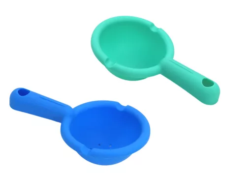 Forgó fürdőjáték színes tálak, két kanál