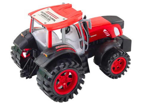 Nagy mezőgazdasági traktor pótkocsival és szénabálákkal, piros meghajtóval