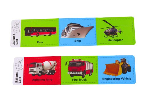 Terepkocsi utánfutóval és motorcsónakkal, fehér kék