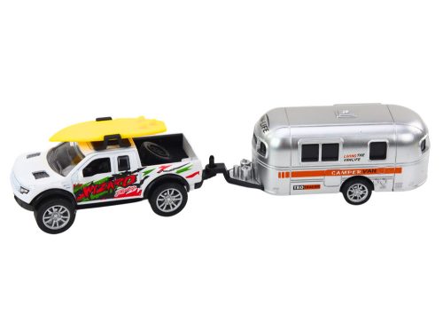 Terepjáró utánfutóval, lakókocsival, fémmeghajtóval