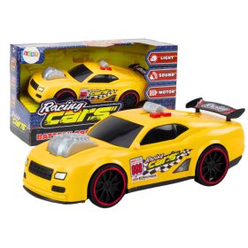 A versenyautó lámpái sárga motor nyitó hangjai