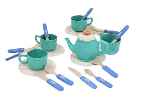 Asztali készlet, csészék, tányérok, evőeszközök, teáskanna, 22 db