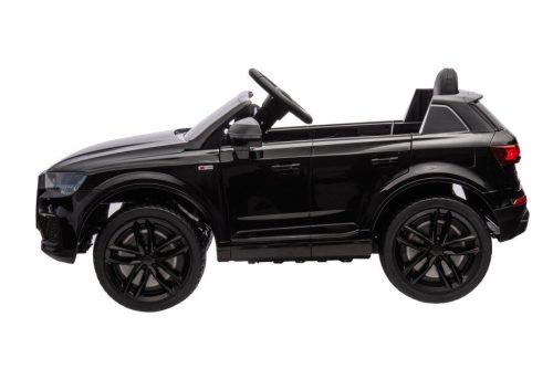 Audi Q7 feketére festett akkumulátoros autó