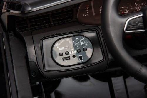 Audi Q7 feketére festett akkumulátoros autó