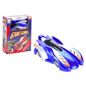   A falakon és a mennyezeten kék lézerrel közlekedő sportautó