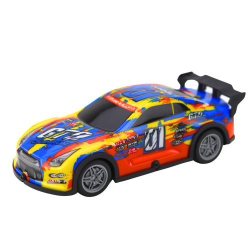 RC versenyautó ragyogó karosszériával, kék és sárga