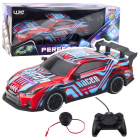   Távirányítású RC versenyautó világító kék és piros karosszériával.