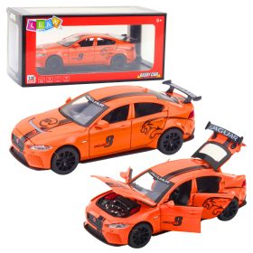 A Jaguar fém autólámpái narancssárgán hangzanak