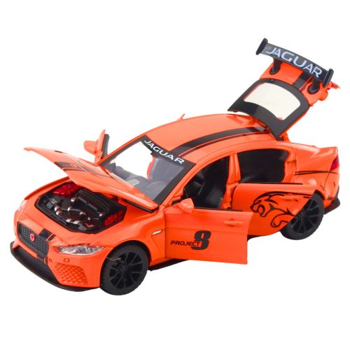 A Jaguar fém autólámpái narancssárgán hangzanak