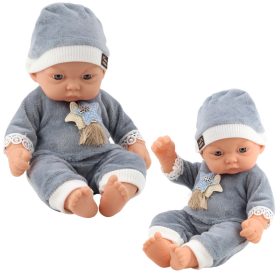 Baba baba szürke pizsamában csillagsapkával