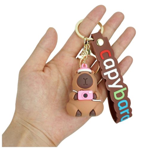 Kulcstartó Capybara figura kamerával és kalap függő karabiner gyűrűvel