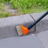 Drótkefe útburkolati hézagkaparó tisztításához