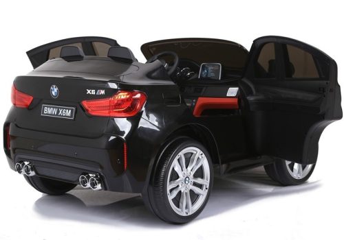 ÚJ BMW X6M fekete – elektromos jármű