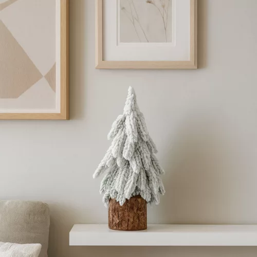 Dekoratív műfenyő hóval borított törzsön 30 x 10 cm