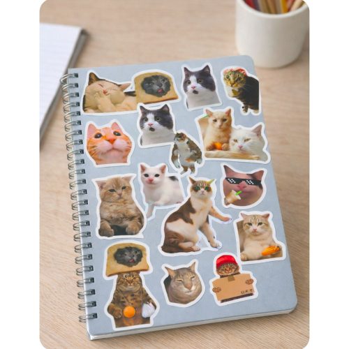 Macskák Matricák Szett Mémek Dekoratív Különböző Motívumok 50 db 7-8 cm