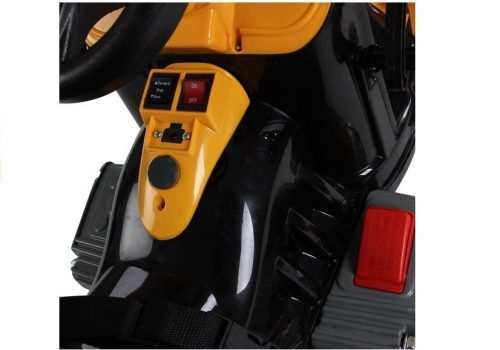 Elektromos utazás traktoron kanalas kotrógéppel, narancssárga