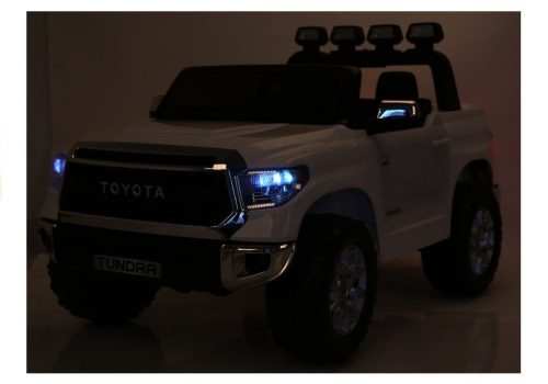 Toyota Tundra White - elektromos utazás autón