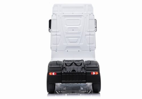 Mercedes Actros elektromos autó fehér színben