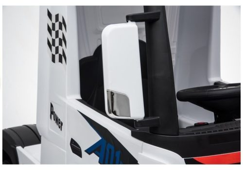 Mercedes Actros elektromos autó fehér színben