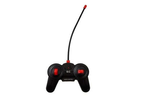 Távirányítású tartálykocsi fényekkel és hangokkal