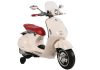 Fehér elektromos robogó Vespa GTS 300