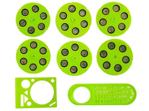 Oktatási asztal projektor székkel zsírkréták mágnesek betűk és számok